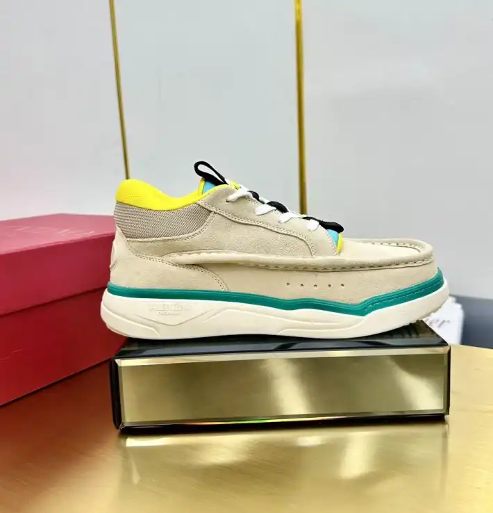 hype Valentino Sneakers