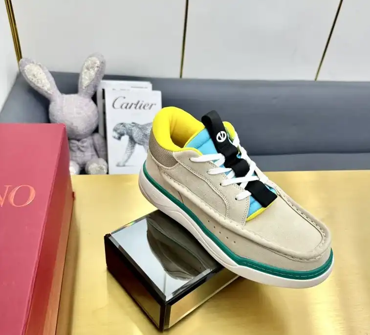 hype Valentino Sneakers