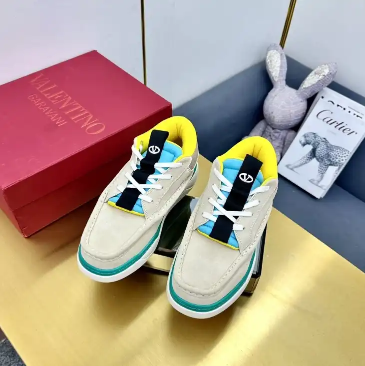 hype Valentino Sneakers