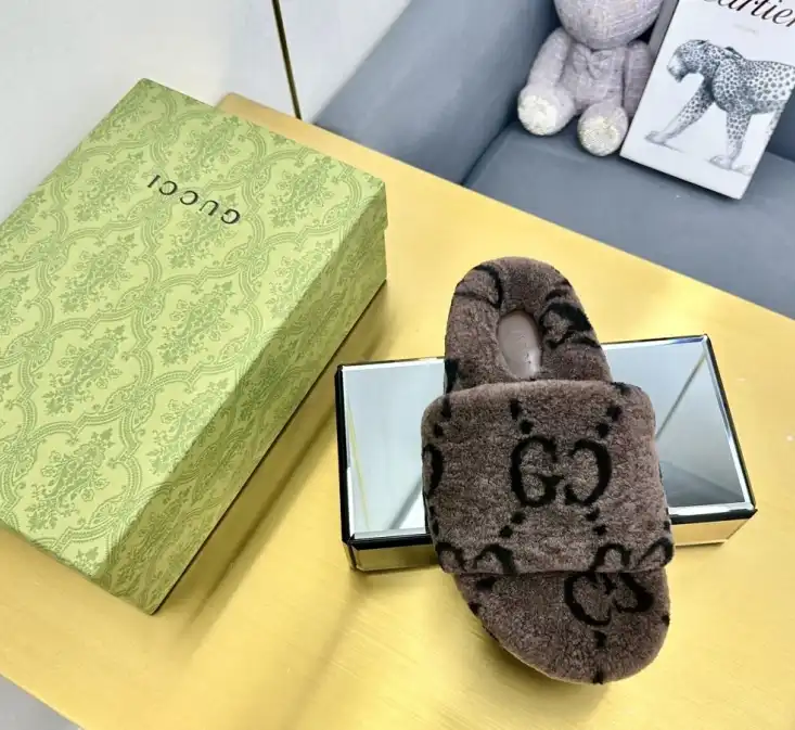 hype Gucci Slippers