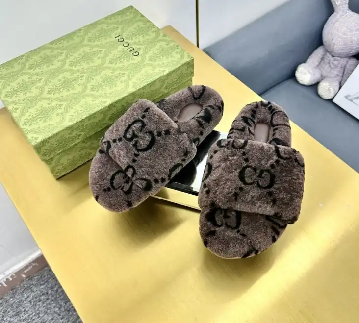 hype Gucci Slippers