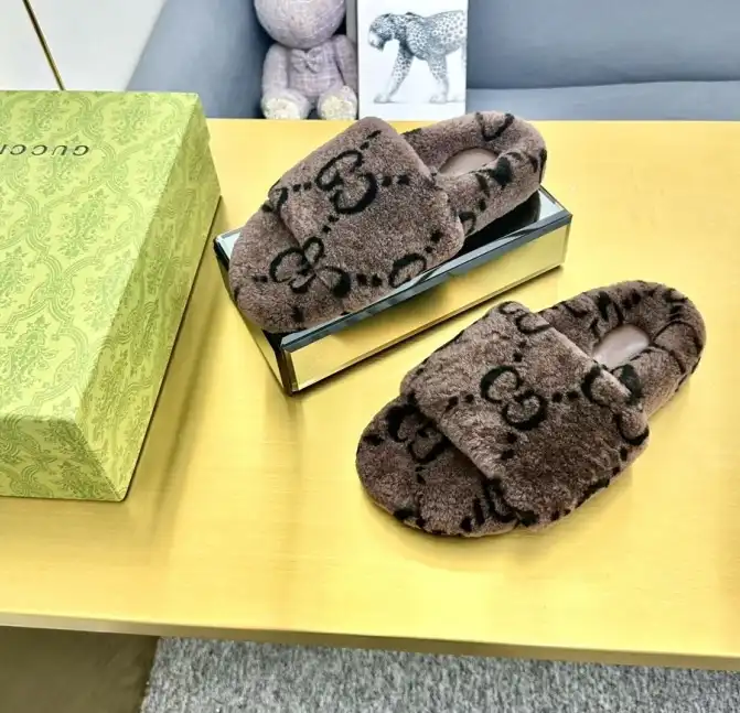 hype Gucci Slippers