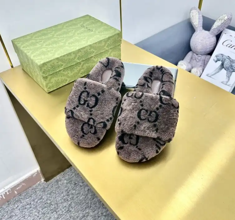 hype Gucci Slippers