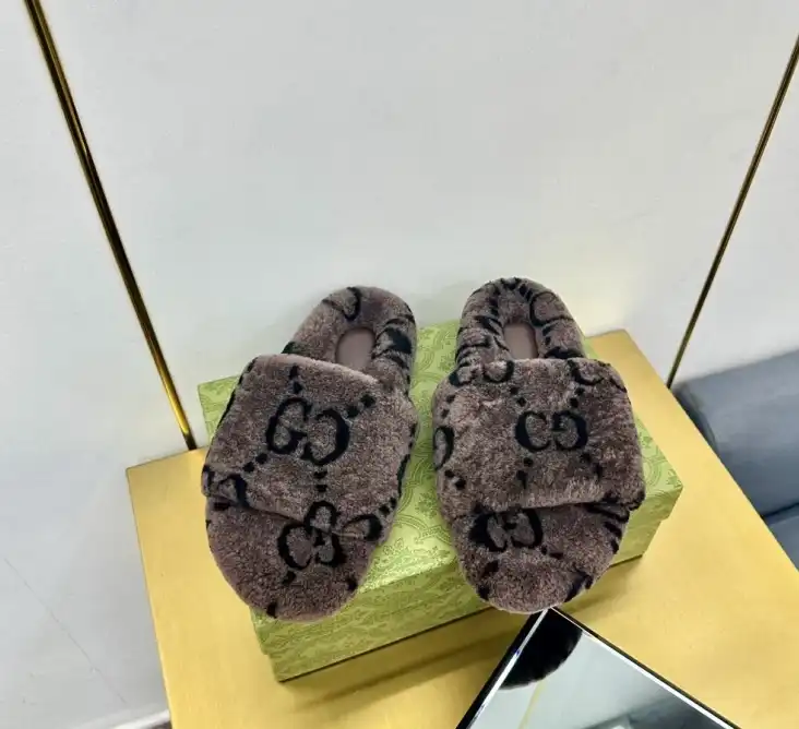 hype Gucci Slippers