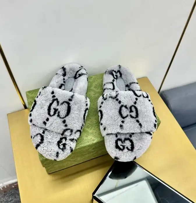 hype Gucci Slippers