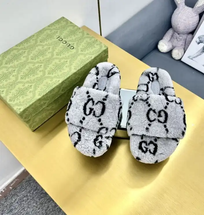 hype Gucci Slippers