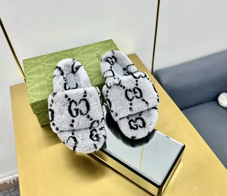 hype Gucci Slippers