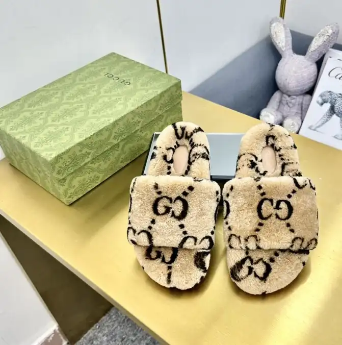 hype Gucci Slippers