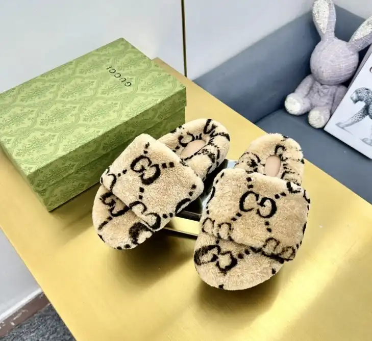 hype Gucci Slippers