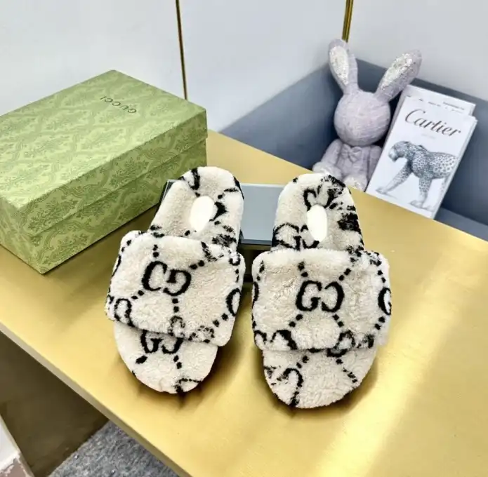 hype Gucci Slippers