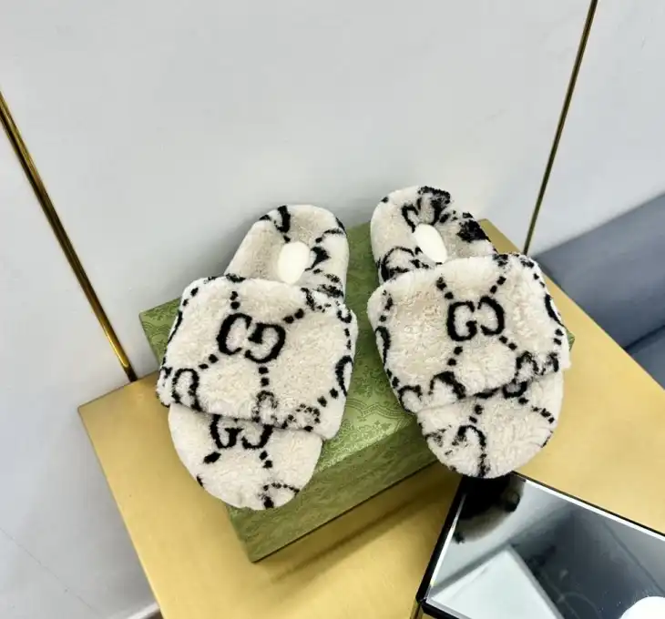 hype Gucci Slippers