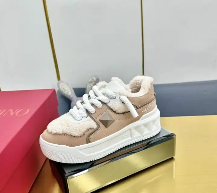 hype Valentino Sneakers