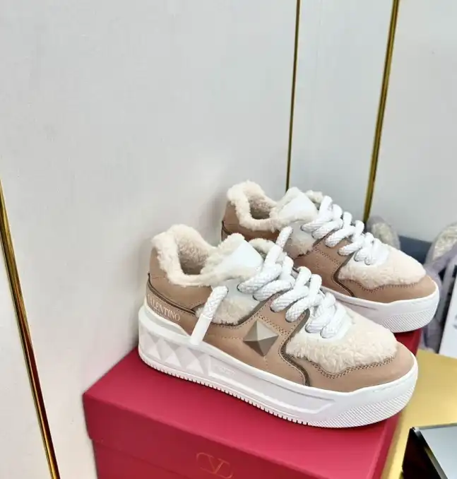 hype Valentino Sneakers