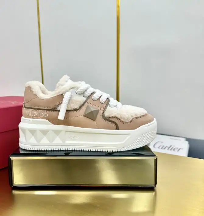 hype Valentino Sneakers