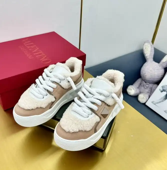 hype Valentino Sneakers