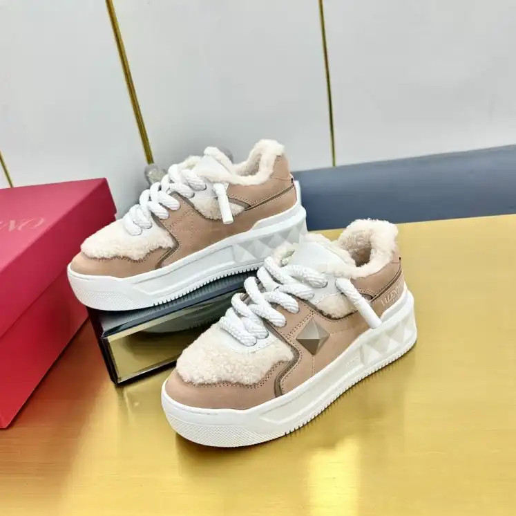 hype Valentino Sneakers