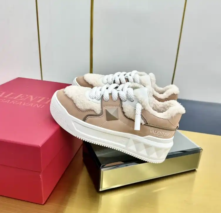 hype Valentino Sneakers