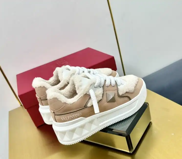 hype Valentino Sneakers