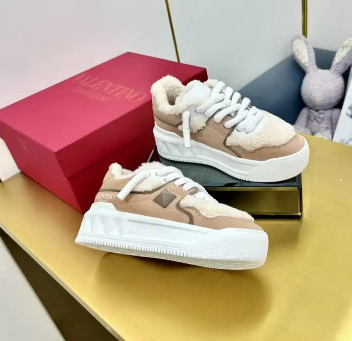 hype Valentino Sneakers