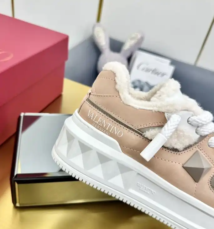 hype Valentino Sneakers