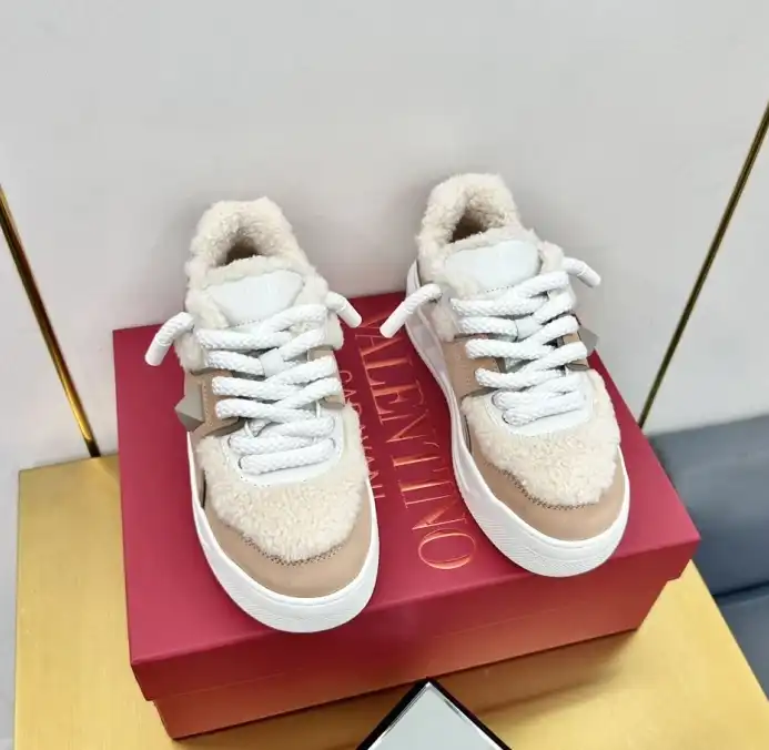 hype Valentino Sneakers