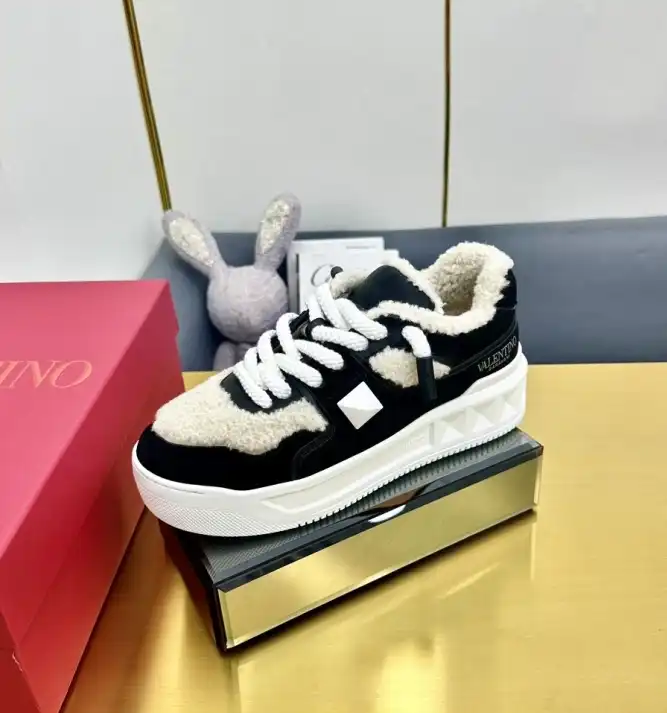 hype Valentino Sneakers