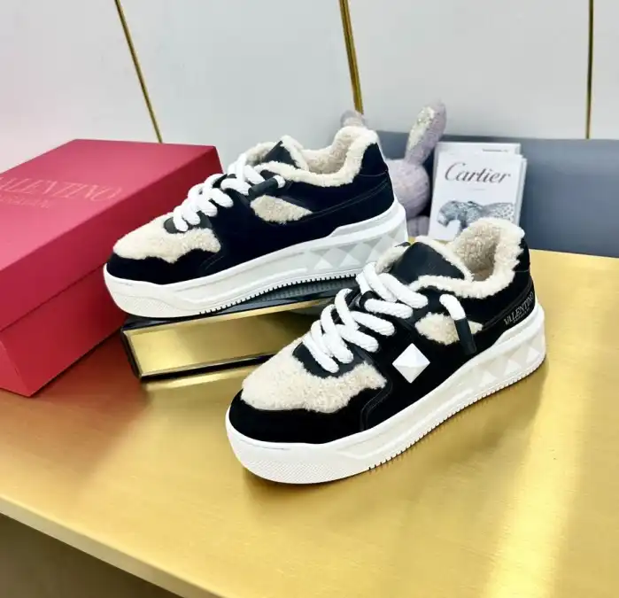 hype Valentino Sneakers