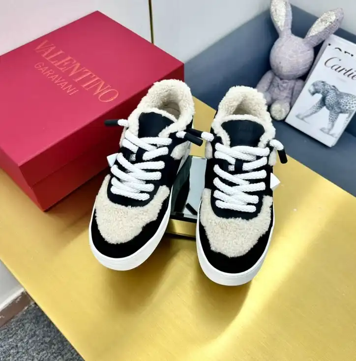 hype Valentino Sneakers