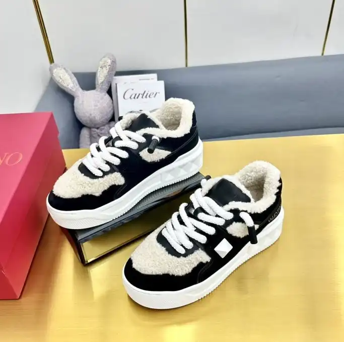 hype Valentino Sneakers