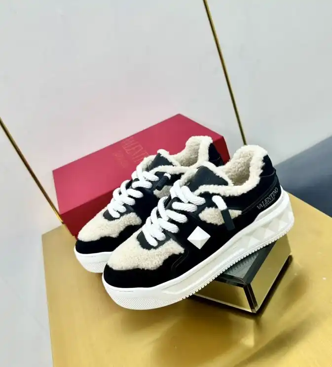 hype Valentino Sneakers