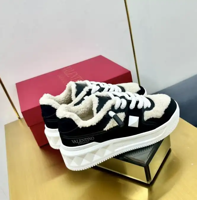 hype Valentino Sneakers