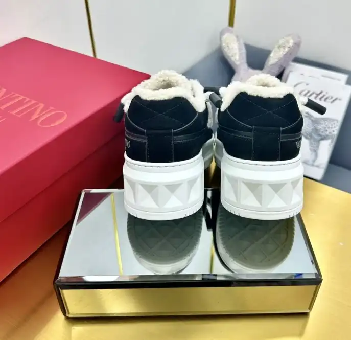 hype Valentino Sneakers