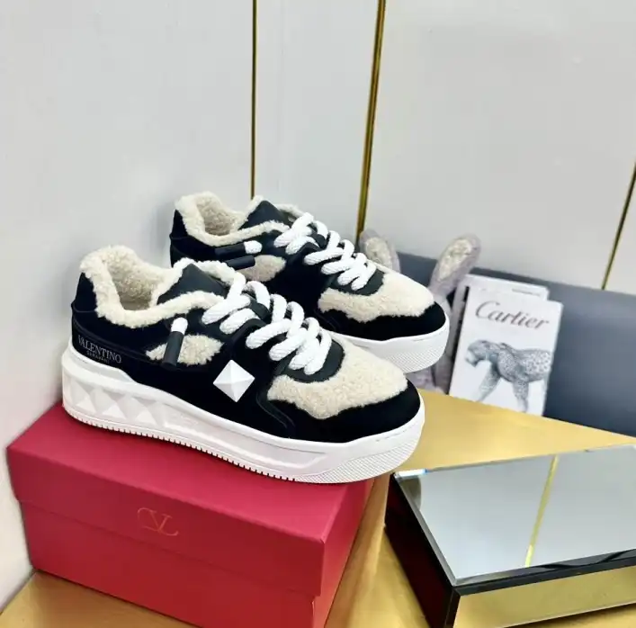 hype Valentino Sneakers