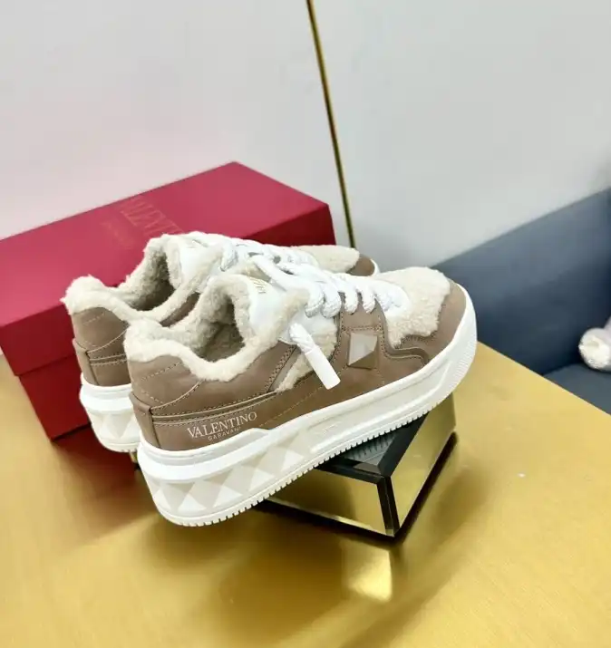 hype Valentino Sneakers