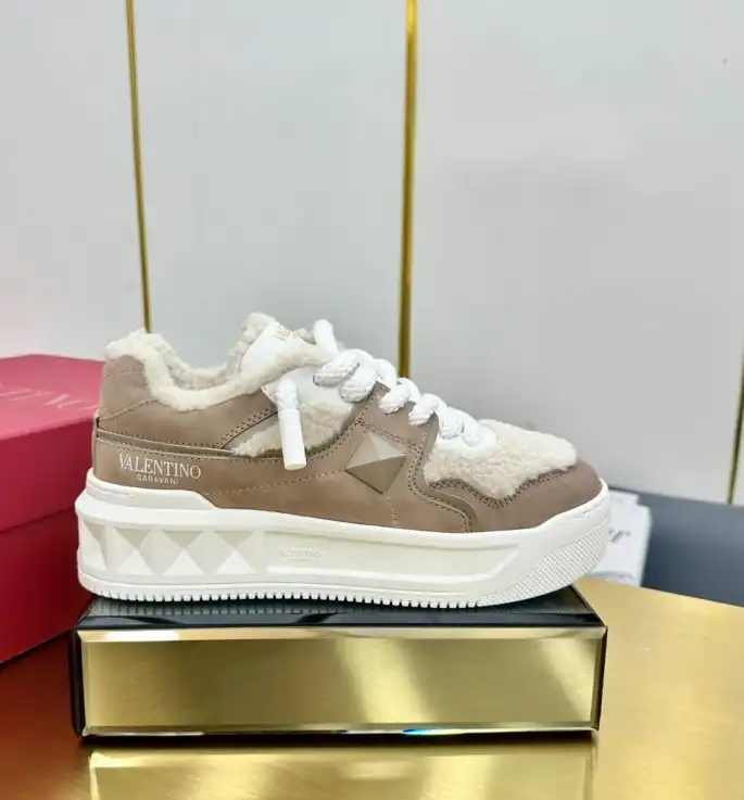 hype Valentino Sneakers