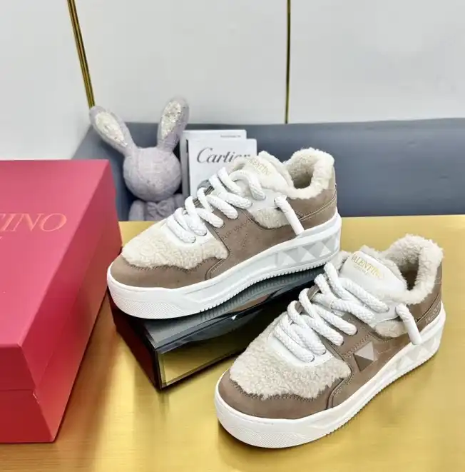 hype Valentino Sneakers