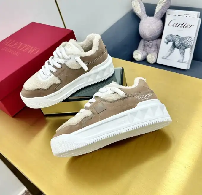 hype Valentino Sneakers