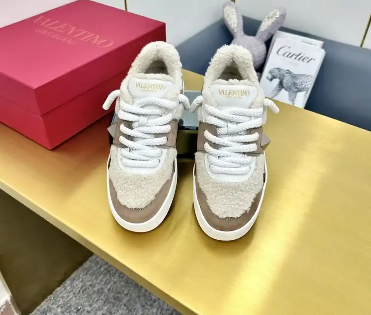 hype Valentino Sneakers