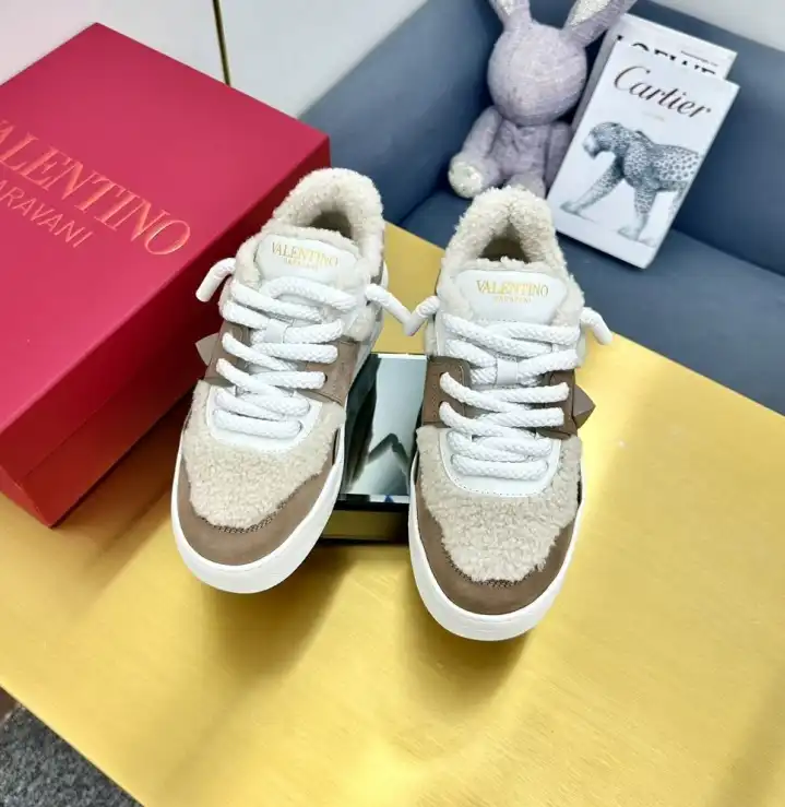 hype Valentino Sneakers