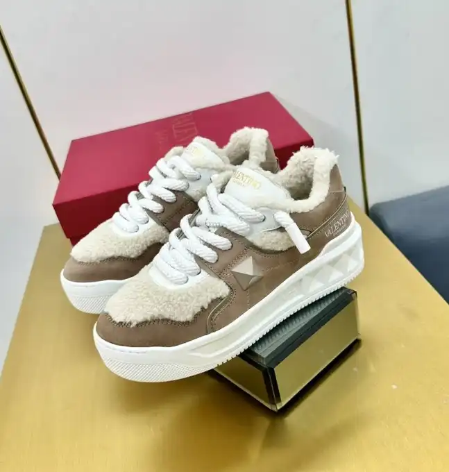 hype Valentino Sneakers