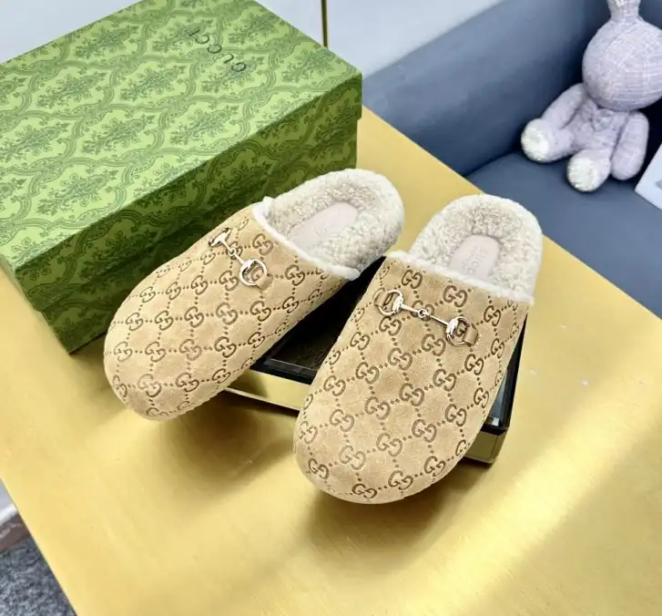 hype Gucci Slippers