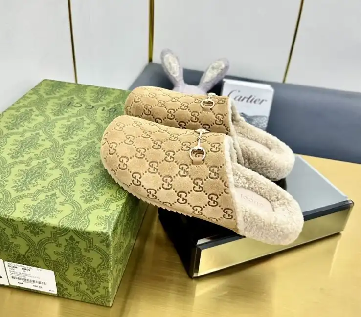 hype Gucci Slippers