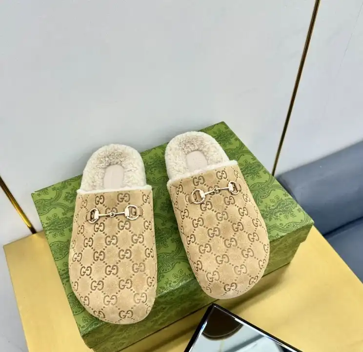 hype Gucci Slippers