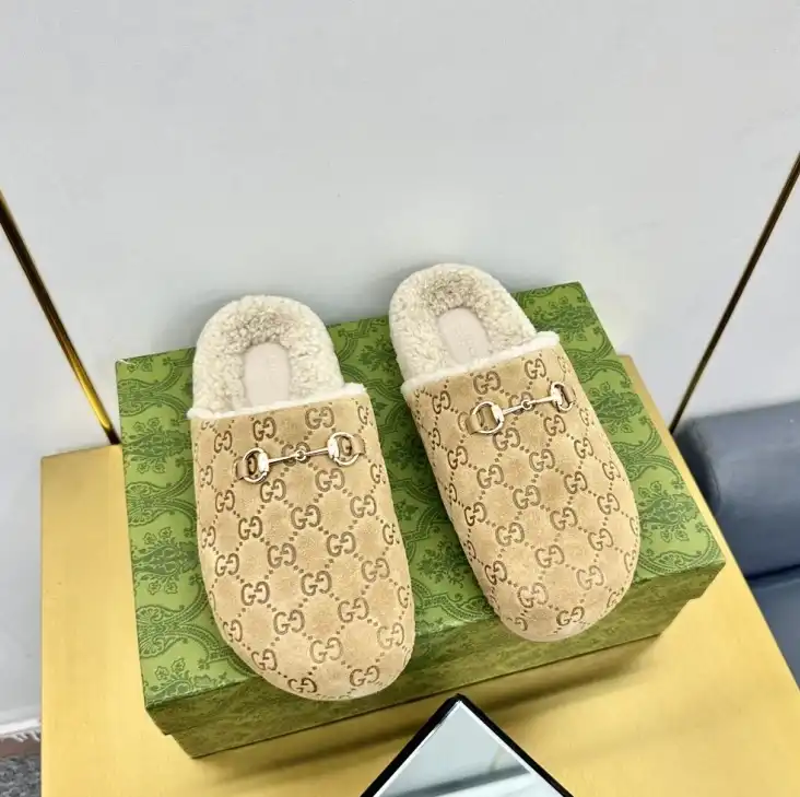 hype Gucci Slippers