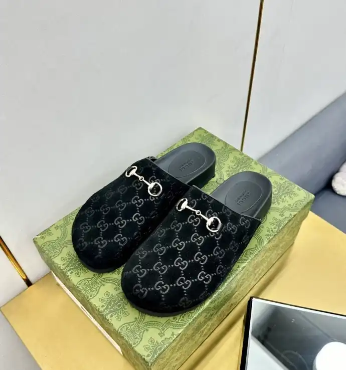 hype Gucci Slippers