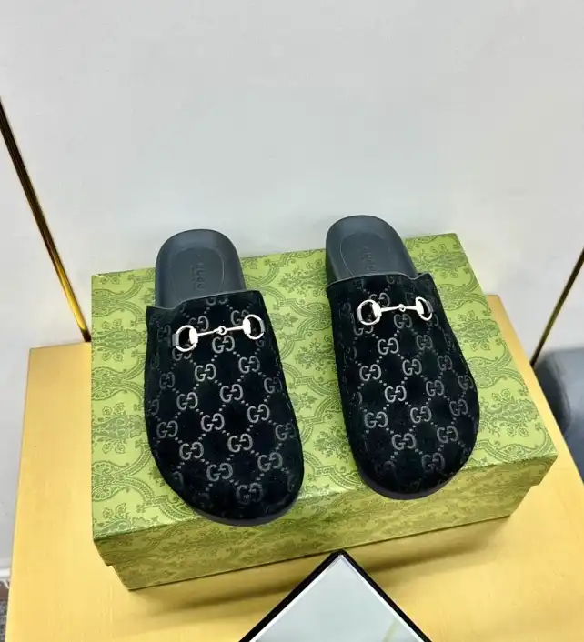 hype Gucci Slippers