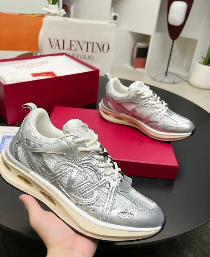 hype Valentino Sneakers