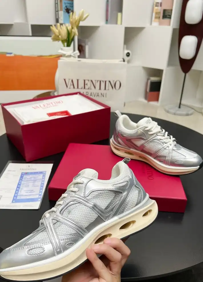 hype Valentino Sneakers