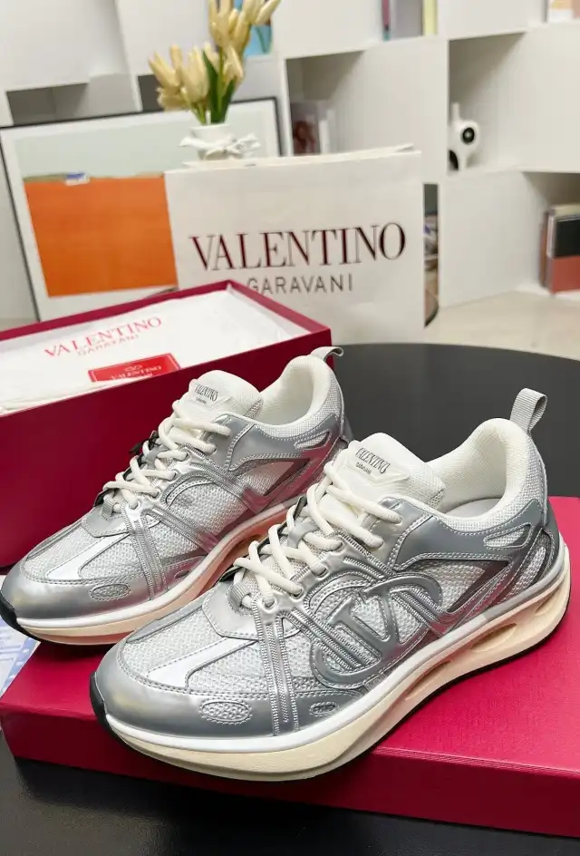 hype Valentino Sneakers