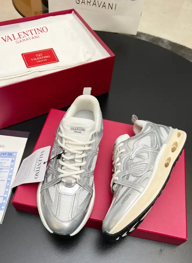 hype Valentino Sneakers